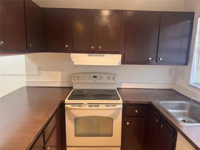 819 NE 214th Ln # 1, Miami FL 33179