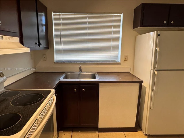 819 NE 214th Ln # 1, Miami FL 33179