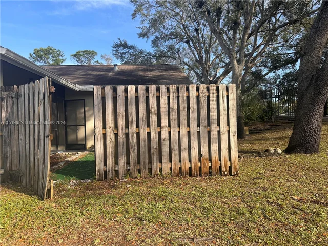 819 NE 214th Ln # 1, Miami FL 33179