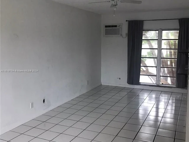 2795 SE 1st Ct # 10, Pompano Beach FL 33062