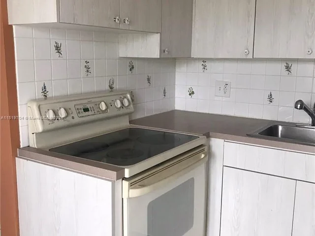 2795 SE 1st Ct # 10, Pompano Beach FL 33062