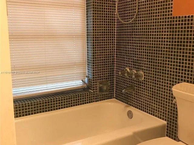 2795 SE 1st Ct # 11, Pompano Beach FL 33062