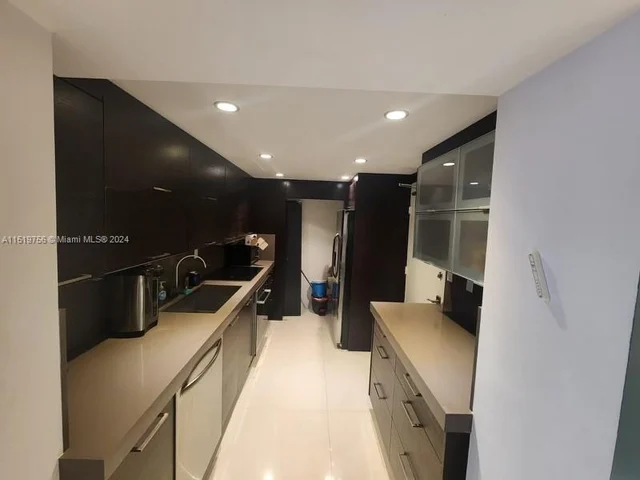 5401 Collins Ave # 820, Miami Beach FL 33140
