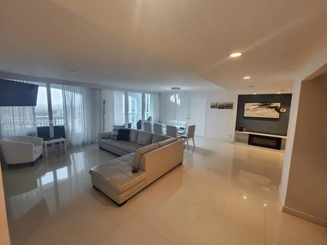 5401 Collins Ave # 820, Miami Beach FL 33140