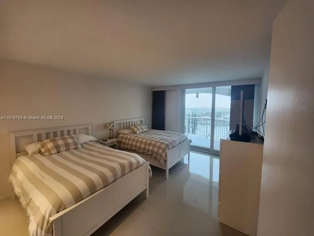 5401 Collins Ave # 820, Miami Beach FL 33140