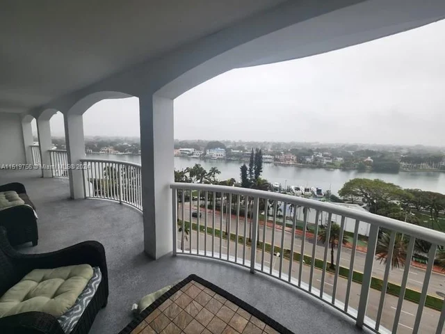 5401 Collins Ave # 820, Miami Beach FL 33140