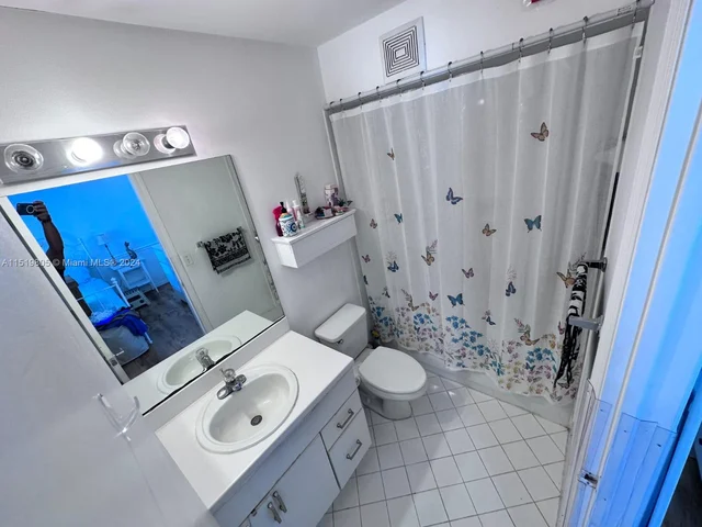 2078 Madeira Dr, Weston FL 33327