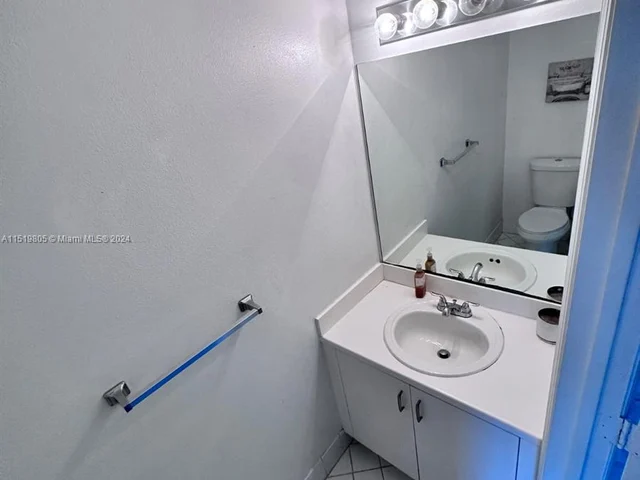 2078 Madeira Dr, Weston FL 33327