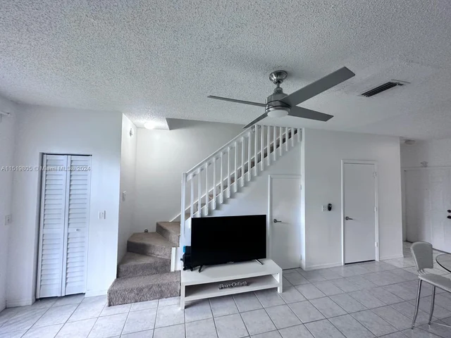 2078 Madeira Dr, Weston FL 33327