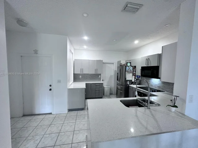 2078 Madeira Dr, Weston FL 33327