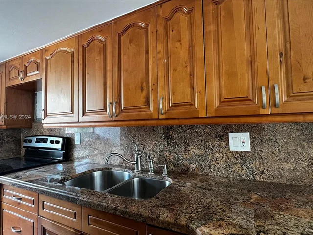 2790 W 60th St # 9, Hialeah FL 33016