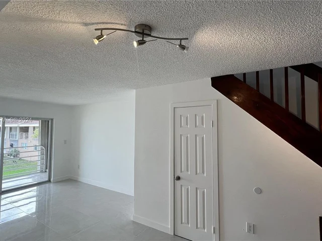 2790 W 60th St # 9, Hialeah FL 33016