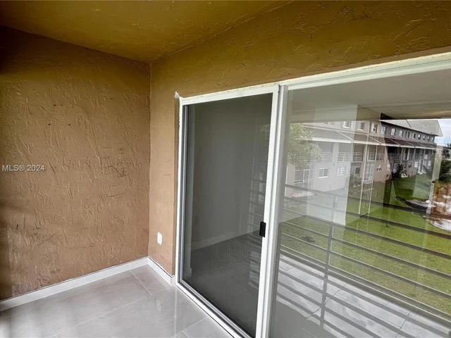 2790 W 60th St # 9, Hialeah FL 33016