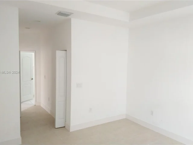 983 NE 37th Ave, Homestead FL 33033