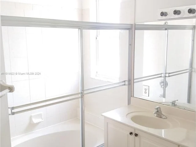 983 NE 37th Ave, Homestead FL 33033