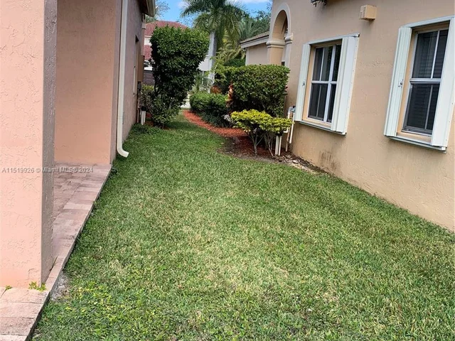793 Tanglewood Cir, Weston FL 33327