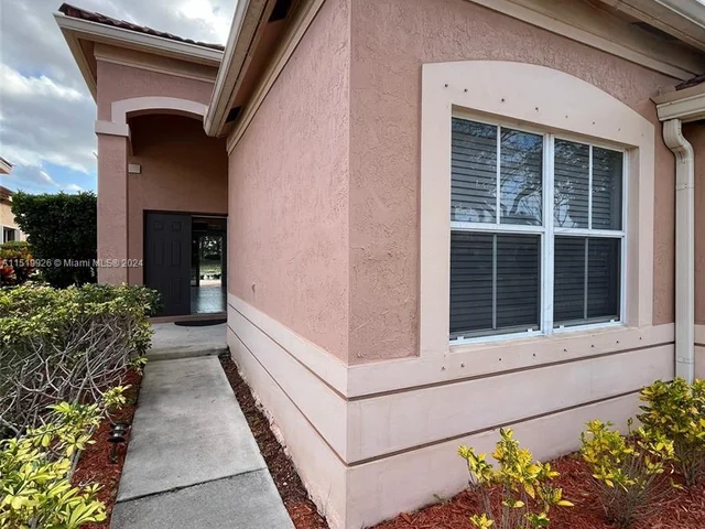 793 Tanglewood Cir, Weston FL 33327