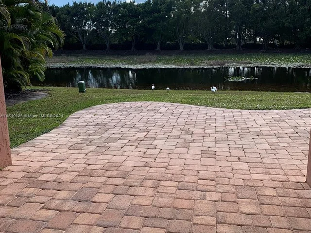 793 Tanglewood Cir, Weston FL 33327