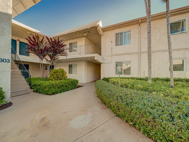 8603 SW 68th Ct # 7, Pinecrest FL 33156