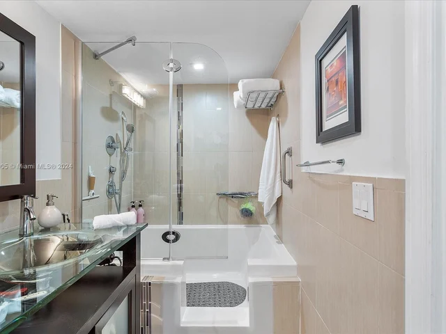 2851 NE 183rd St # 1717E, Aventura FL 33160