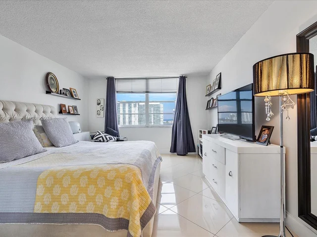 2851 NE 183rd St # 1717E, Aventura FL 33160