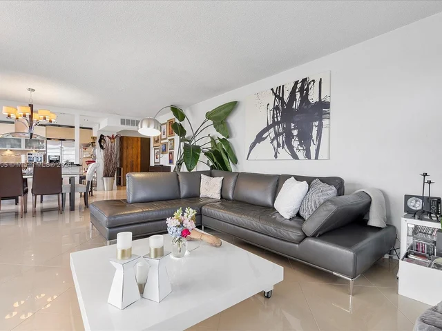 2851 NE 183rd St # 1717E, Aventura FL 33160