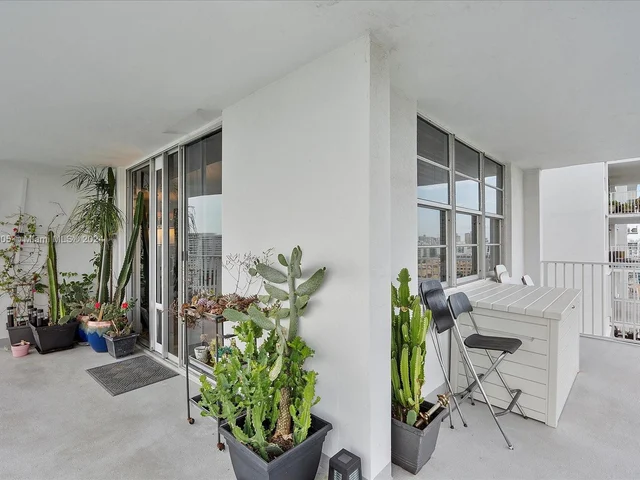 2851 NE 183rd St # 1717E, Aventura FL 33160