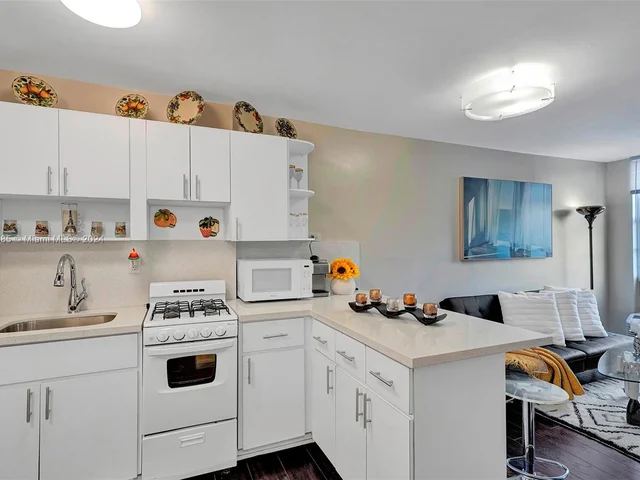 710 Washington Ave, Miami Beach FL 33139