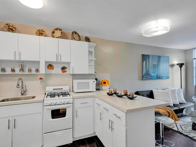 710 Washington Ave, Miami Beach FL 33139