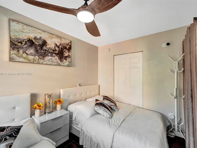 710 Washington Ave, Miami Beach FL 33139