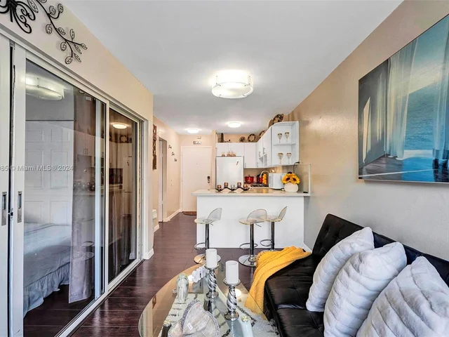 710 Washington Ave, Miami Beach FL 33139