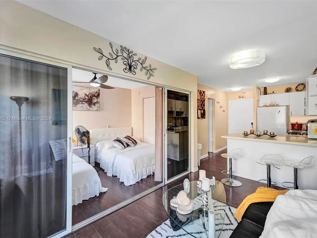 710 Washington Ave, Miami Beach FL 33139