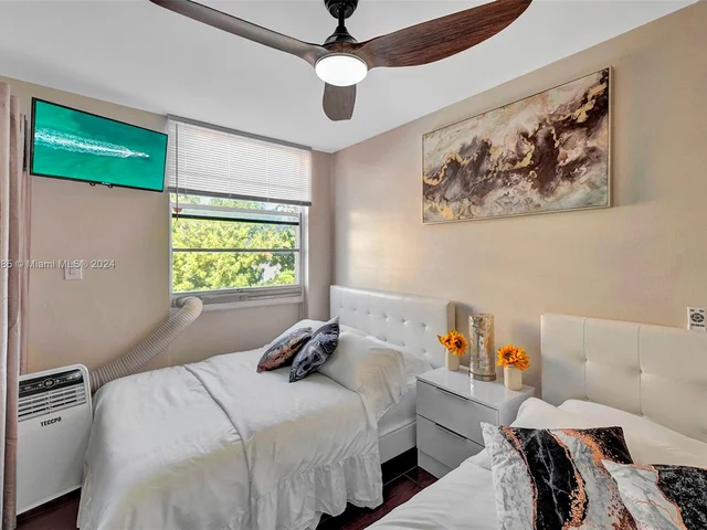 710 Washington Ave, Miami Beach FL 33139