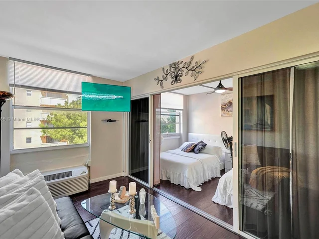 710 Washington Ave, Miami Beach FL 33139