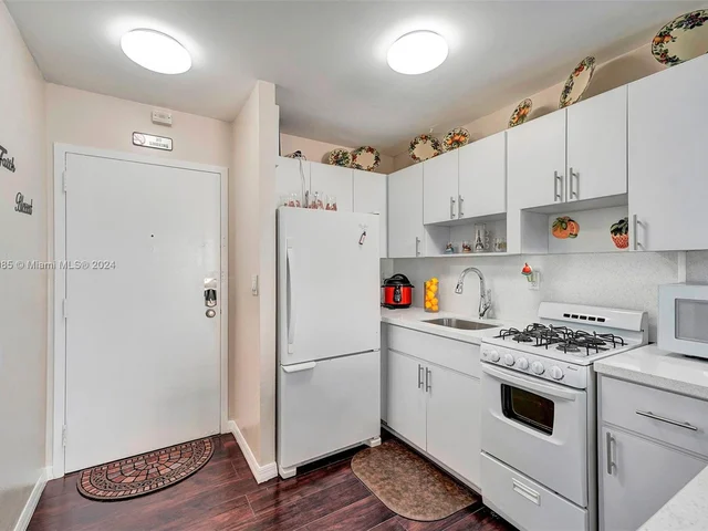 710 Washington Ave, Miami Beach FL 33139