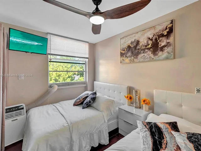 710 Washington Ave, Miami Beach FL 33139