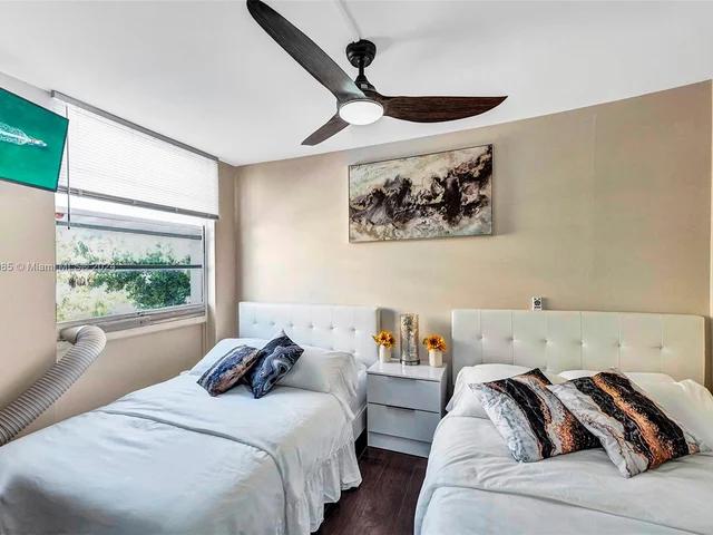 710 Washington Ave, Miami Beach FL 33139