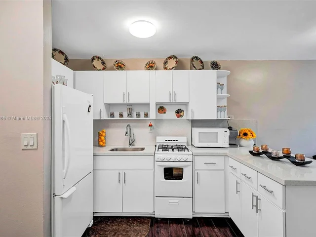 710 Washington Ave, Miami Beach FL 33139