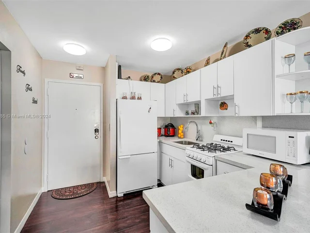 710 Washington Ave, Miami Beach FL 33139