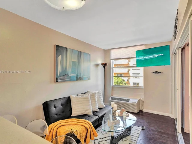 710 Washington Ave, Miami Beach FL 33139