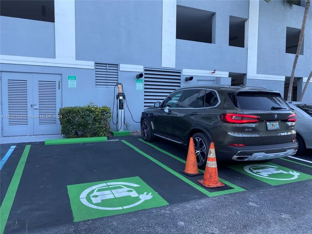 5085 NW 7th St # 1006, Miami FL 33126