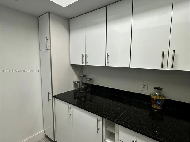 5085 NW 7th St # 1006, Miami FL 33126