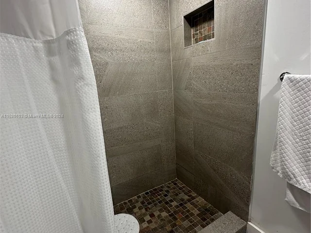 5085 NW 7th St # 1006, Miami FL 33126