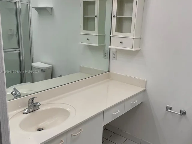 331 NE 212th St, Miami FL 33179