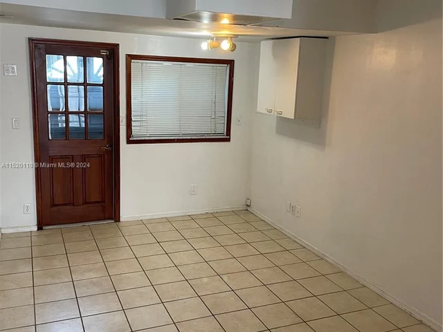 331 NE 212th St, Miami FL 33179