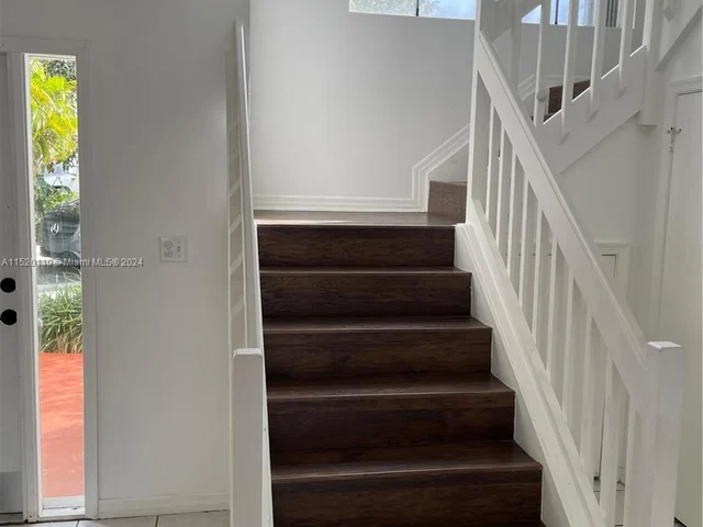 331 NE 212th St, Miami FL 33179