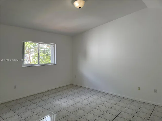 331 NE 212th St, Miami FL 33179