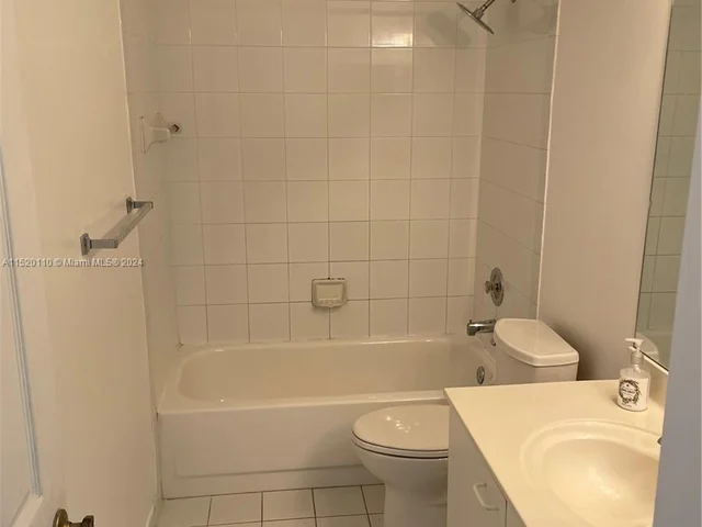 331 NE 212th St, Miami FL 33179