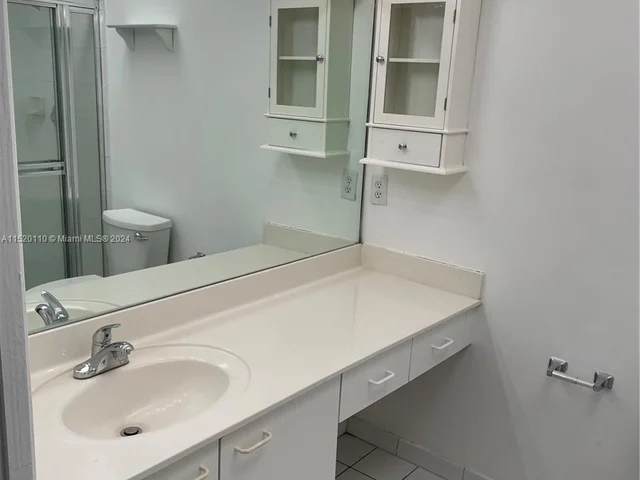 331 NE 212th St, Miami FL 33179