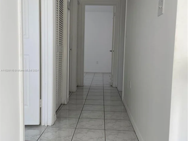 331 NE 212th St, Miami FL 33179